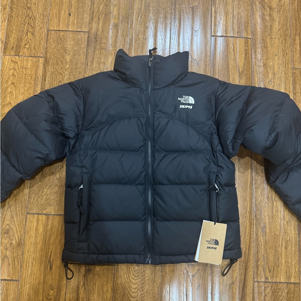 THE NORTH FACE X SKIMS 2000 RETRO NUPTSE JACKET | ONYX - Puffer